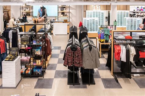 Bloomingdale's Tests Bloomie's Retail Concept in Seattle