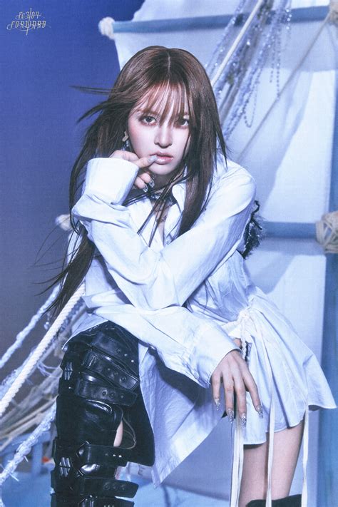 Watch: NMIXX Intrigues With Stylish MV For "KNOW ABOUT ME" Comeback | Soompi