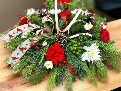 Holiday centerpiece class, Ken's Flower Shop, Bismarck, 14 December ...