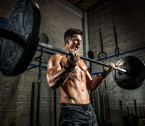 Calisthenics vs. Weightlifting: A Comprehensive Comparison