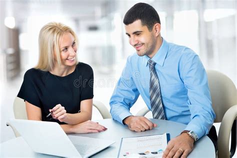 Group of Happy Business People 的图像结果