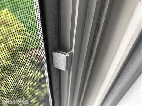 How to Install Window Screen Retainer Clips 的图像结果