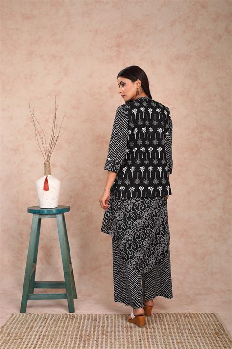 Black & White Bandhini Print Quilted Jacket – Uniquestuff