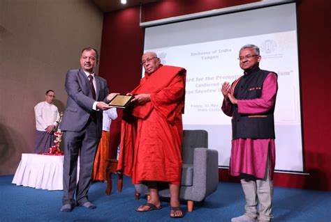 Sitagu Sayadaw receives global award for Promotion of Buddhism in Yangon