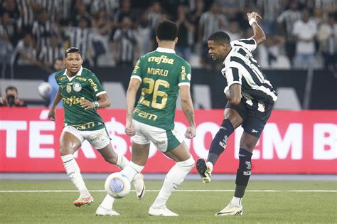 Palmeiras e Atlético-MG sondam situação de atacante Júnior Santos, do ...