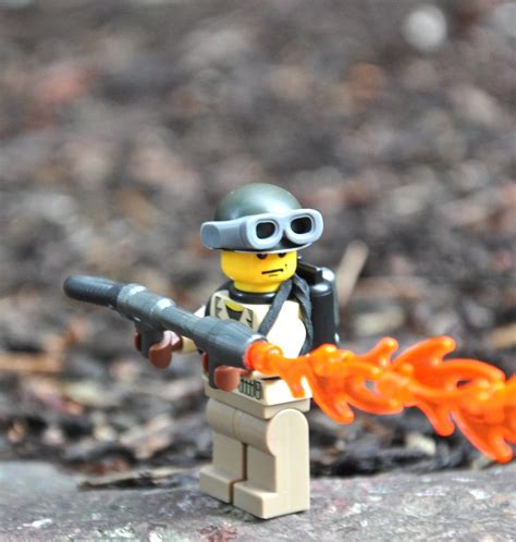 Flamethrower LEGO Hand 的图像结果