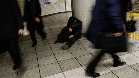 THE MIDNIGHT TRAIN’S SILENT SCREAM – WHEN HR BECOMES THE EXECUTIONER’S ...