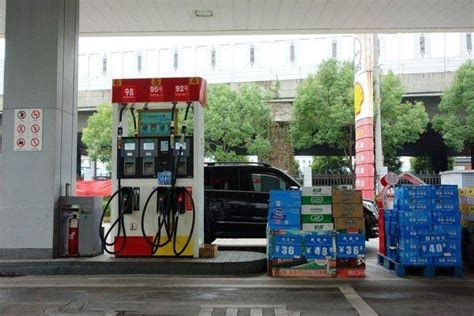 为什么私营加油站油价便宜，还给免费洗车？真相曝光，可别不信！_搜狐汽车_搜狐网