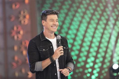 Rodrigo Faro vai até Pernambuco para entrevistar MC Loma no Hora do ...