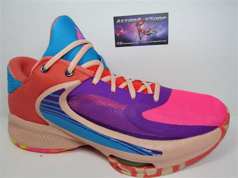 GIANNIS FREAK 4 VIVID PURPLE EN CAJA – ASTROBOYSHOP SNEAKER STORE