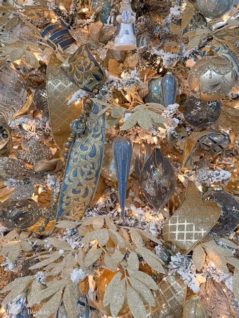 30 Christmas Color Themes and Palettes to Inspire Your Holiday Decorating