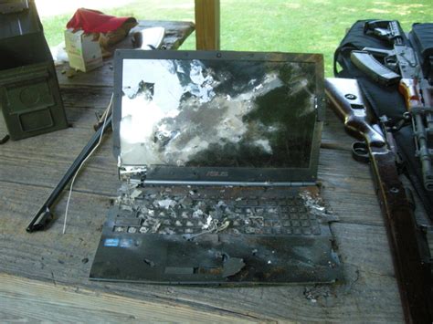 Shooting My Computer 的图像结果