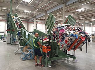 HUMANA - Humana estrena nueva planta de clasificación de residuo textil