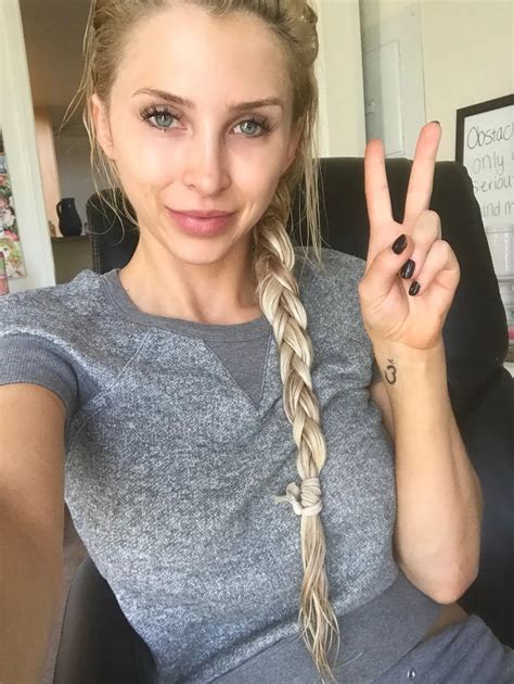 Alix Lynx | Scrolller