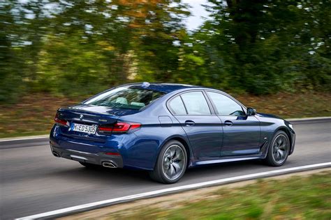 Die neue BMW 540i xDrive Limousine, Phytonicblau metallic (10/2020).