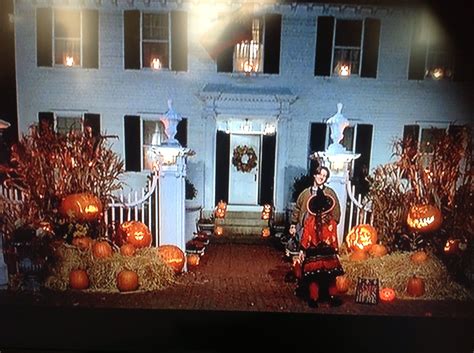 House in Hocus Pocus | Halloween yard decorations diy, Halloween house ...