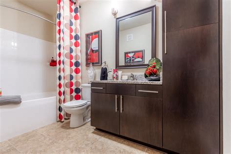 Luxury Apartments in Lenexa, KS | Prairie Creek