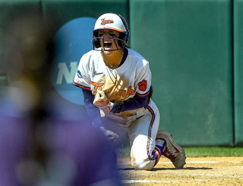 Clemson-Texas softball weather delay: NCAA tournament start time update
