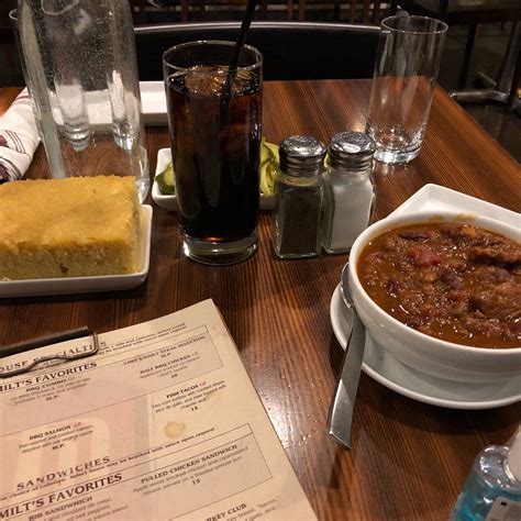 MILT'S BBQ FOR THE PERPLEXED, Chicago - Lake View East - Restaurant ...