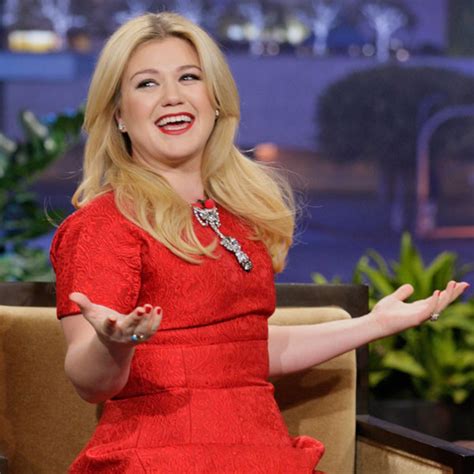 Is Kelly Clarkson Pregnant?!