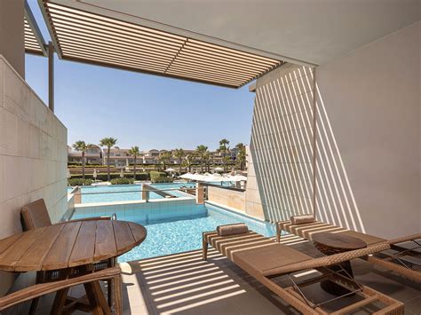 DELUXE ROOM PRIVATE POOL - Avra Imperial Hotel