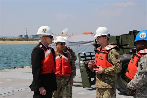 Bishop reinforces support with ROK visit | Article | The United States Army