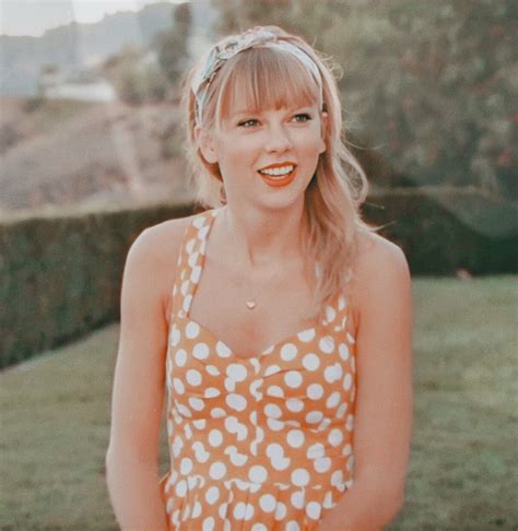 aesthetic, red and taylor alison swift - image #8747360 on Favim.com