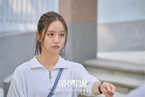 Hyeri And Lee Jun Young Just Can't Seem To Avoid One Another In "May I Help You?" | Soompi