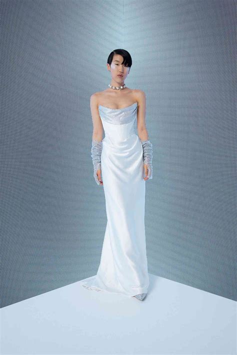 Vivienne westwood wedding dress collection | Beachweddingtips.com