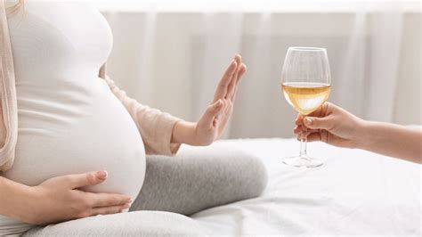 Weighing the Pros and Cons of Drinking Wine While Pregnant | Walnut ...