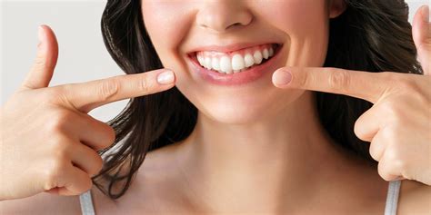 DIY Teeth Whitening: What Works & What to Avoid – Vernam Iconic