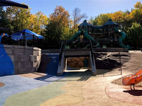 5 Parks in the Twin Cities to Visit this Fall - Minnesota Parent