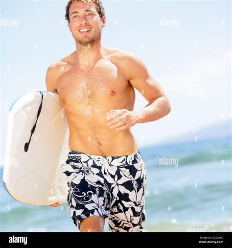 Male Models Surfing 的图像结果