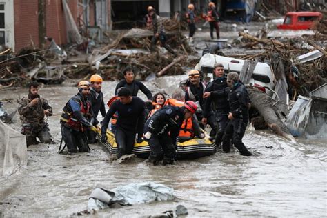 土耳其北部暴雨引发洪水致17人死亡_卡斯塔莫努