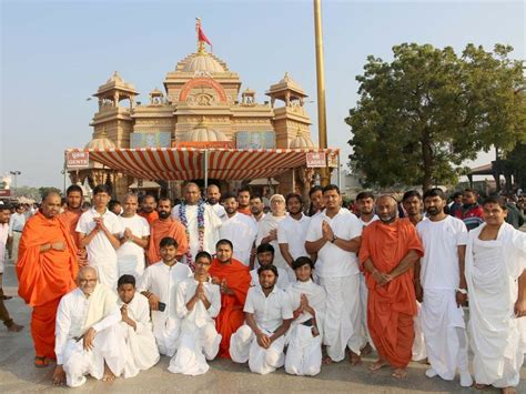 6 saints and 20 parishioners of Vadtal temple walked to Salangpurdham ...