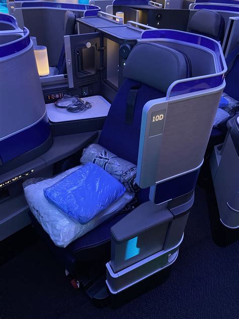 United 787 900 Business Class 的图像结果