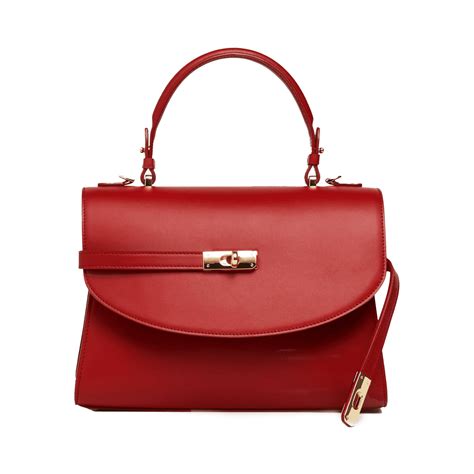 16 Red Handbags Trending for 2024 and Beyond