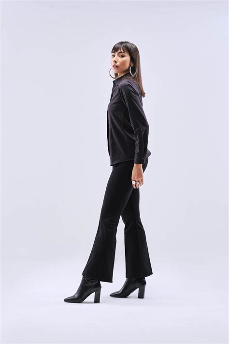 Qua Women's Essential Button-Down Shirt – The Ambition Collective