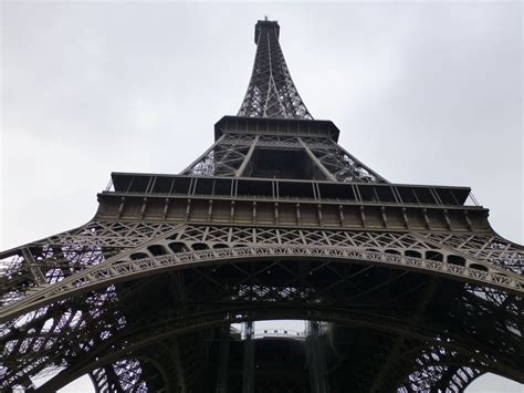 Tour Eiffel à Paris, au cœur d'une polémique sur l'accueil d'une délégation hindoue