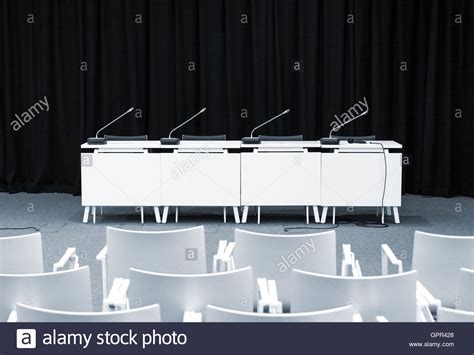 Press Conference 的图像结果