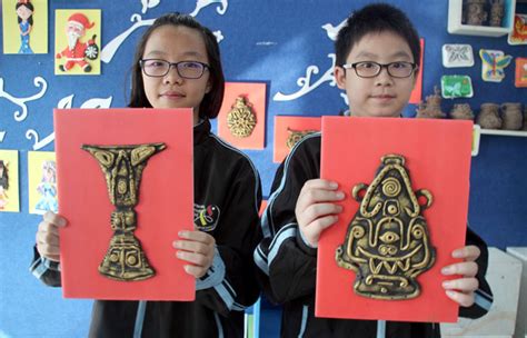 新加坡小学生苏州学泥塑 感受中国传统文化