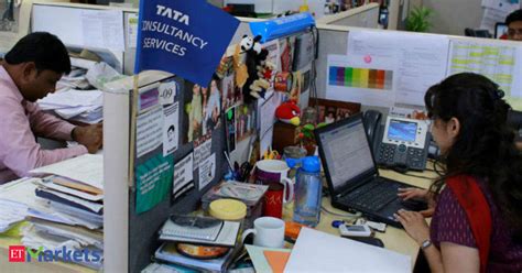 TCS Share Price: Neutral on TCS, target price Rs 3250: Motilal Oswal ...