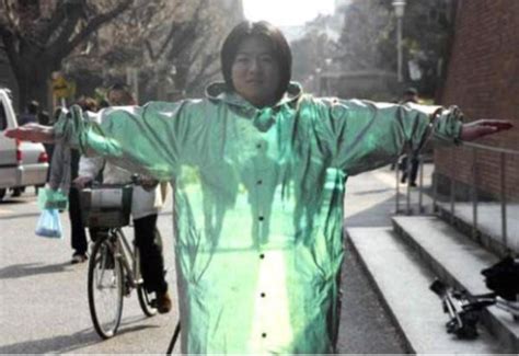 武大团队研发出能避监控的“隐身衣”_央广网