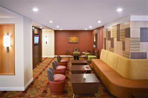 The top 5 airport hotels in Toronto with free parking