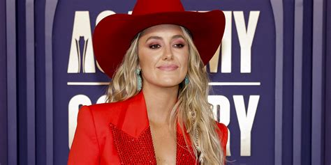 Lainey Wilson Gets Engaged, Sparking Buzz with Her Massive 'Boulder' of ...