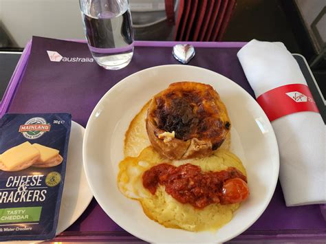 Qantas vs Virgin Australia Business Class food (domestic)