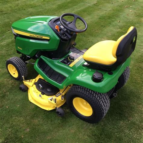 John Deere X320 Lawn Tractor 48"   Bertie Green