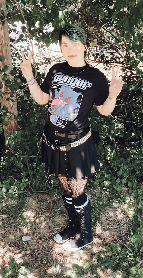 I never know if I’m scene or emo. 😂 : r/scene