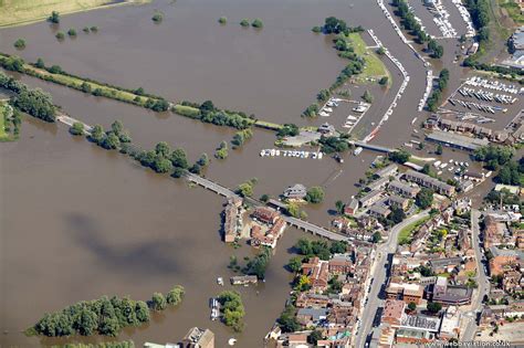 Tewkesbury, Gloucestershire during the great River Severn floods of ...