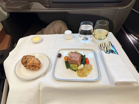 Singapore Airlines Business Class: One of the World's Longest Direct ...